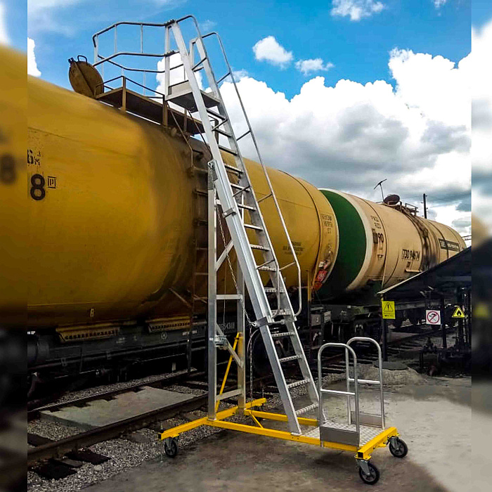 Мобильная вышка-стремянка алюминиевая с платформой ВСА-Н